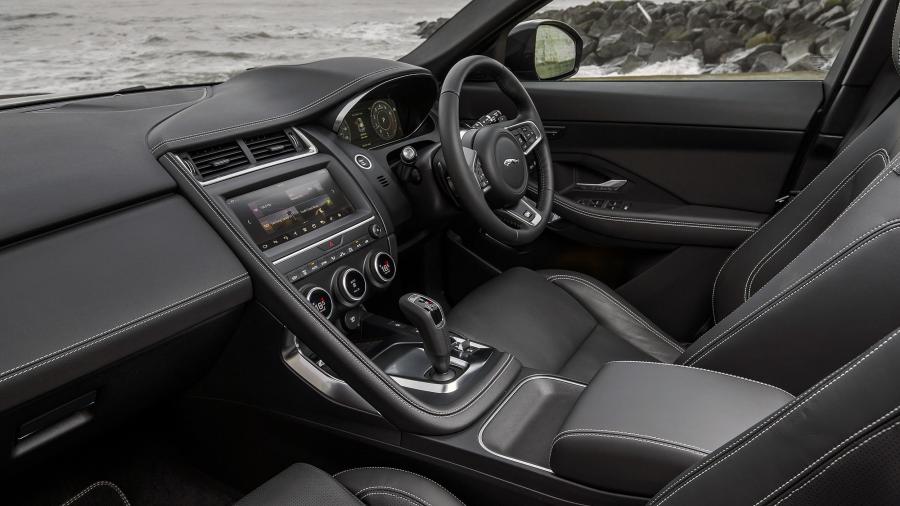 Интерьер Jaguar E-Pace R-Dynamic P300 AWD 2017 года  (UK) (фото 10 из 44)